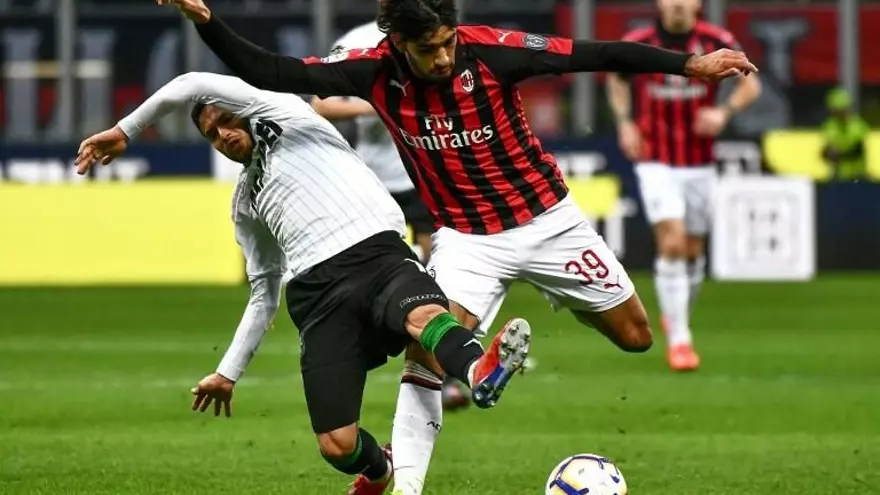 Milan bate al Sassuolo y se sube al podio de la Serie A