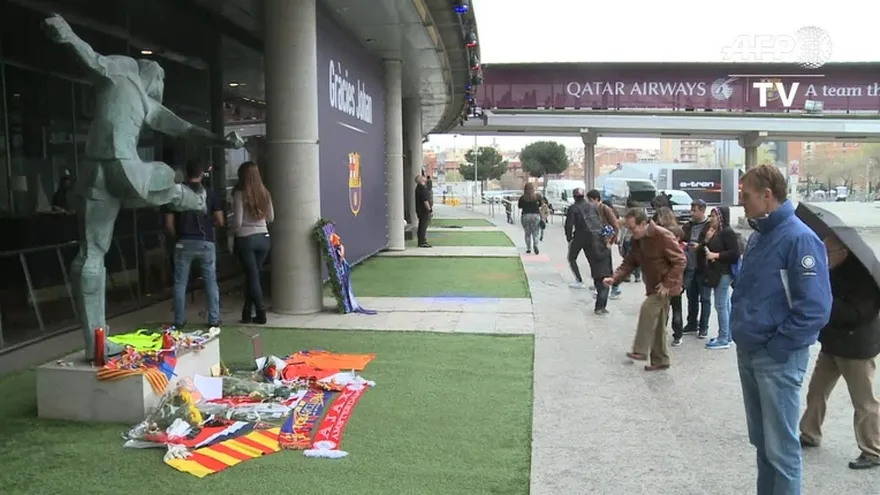 Aficionados del Barcelona recuerdan a Cruyff