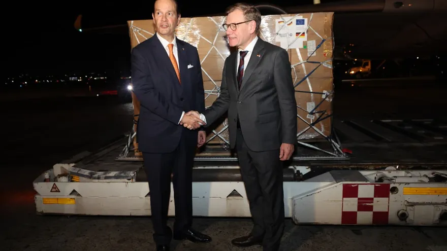 El ministro de Relaciones Exteriores, Javier Martínez-Acha Vásquez junto al ministro federal de Relaciones Exteriores de Alemania, Johann Wadephul,