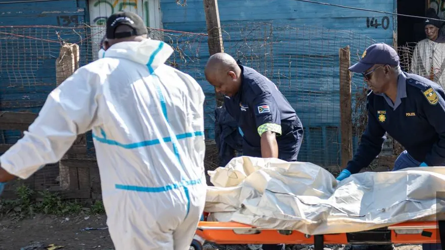 Tiroteo masivo deja 12 muertos en Sudáfrica