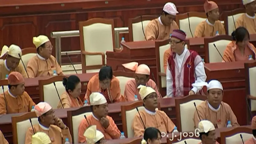 Birmania entra en nueva era política