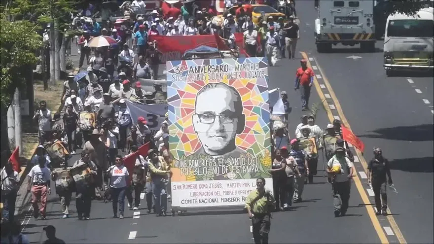 Salvadoreños piden justicia por asesinato de monseñor Romero