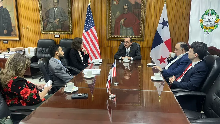Universidad de Panamá fortalece lazos con la Embajada de los Estados Unidos