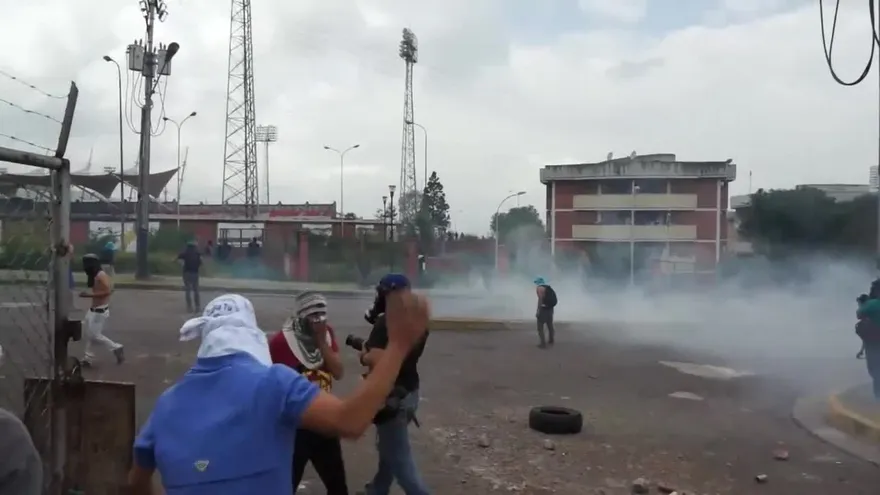 Protesta en frontera venezolana deja veintena de heridos
