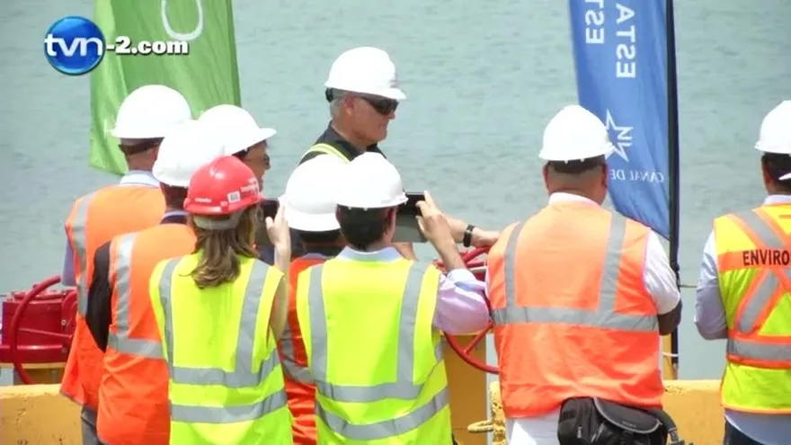 Dan inicio a la inundación de las esclusas en el canal ampliado