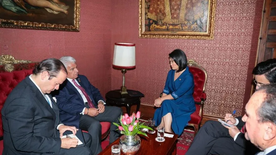 Keiko Fujimori en reunión con el presidente Mulino