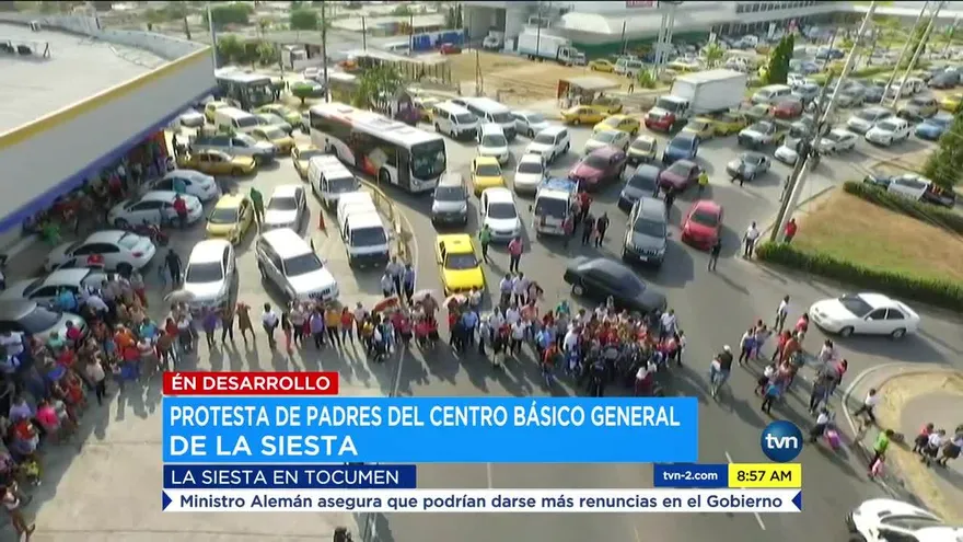 Padres de familia de una escuela en Tocumen  protestan