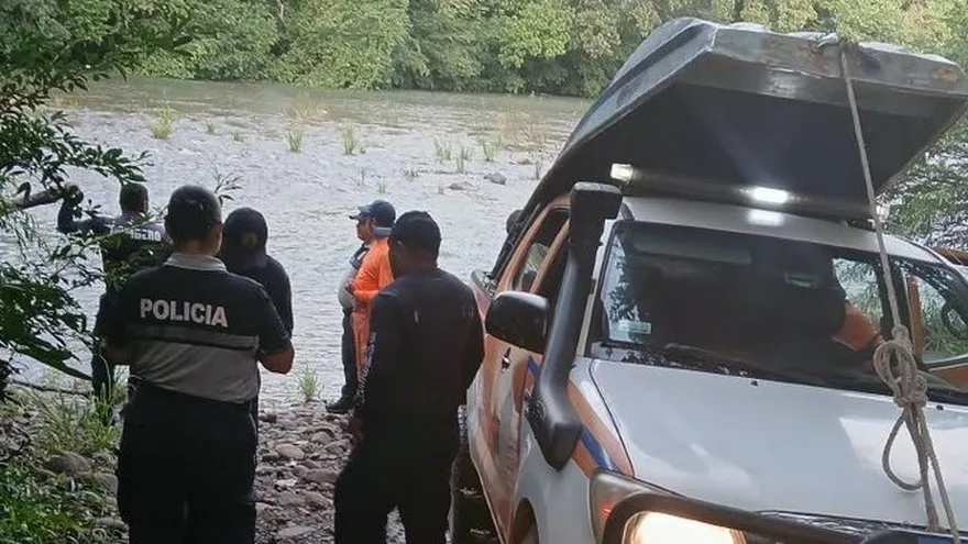 Personal del Sinaproc y la Policía Nacional