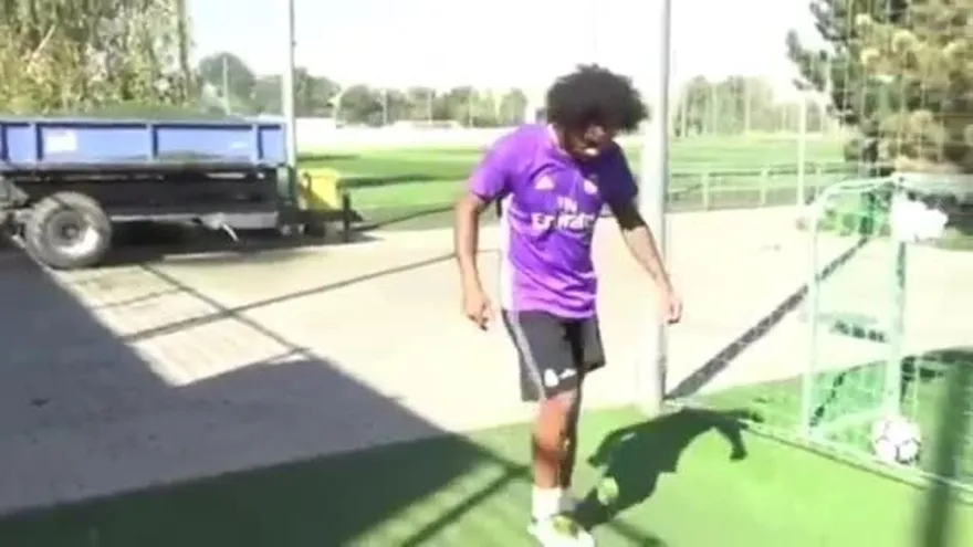 Bárbaro: Marcelo demuestra dominio con una pelota de tenis