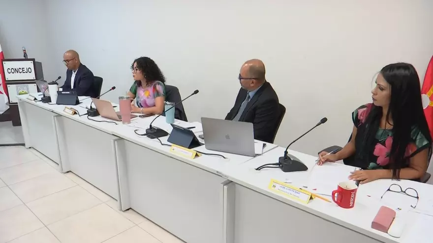 Concejo Municipal de San Miguelito, presidido por el representante Iván Cheribin