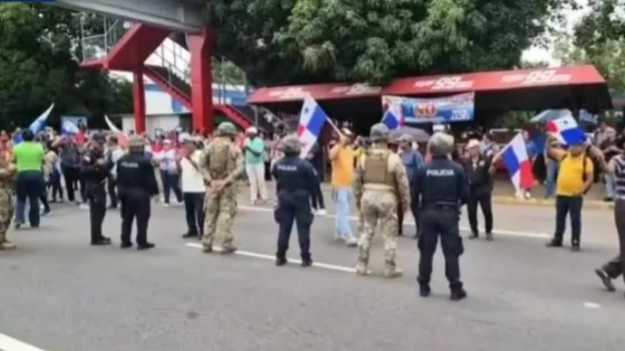 Docentes se manifiestan frente al Meduca en Chiriquí