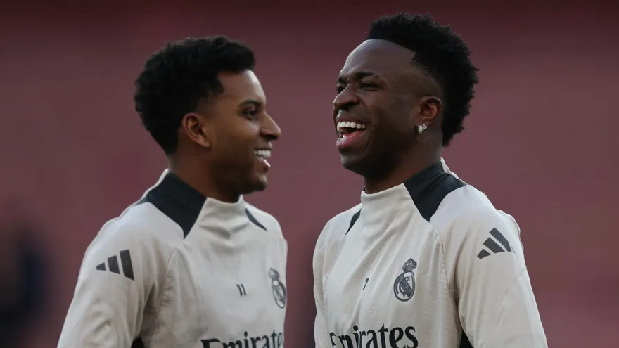 Rodrygo (i)  y Vinicius (d)