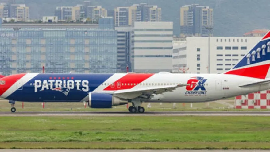 Avión de los New England Patriots trae mascarillas desde China