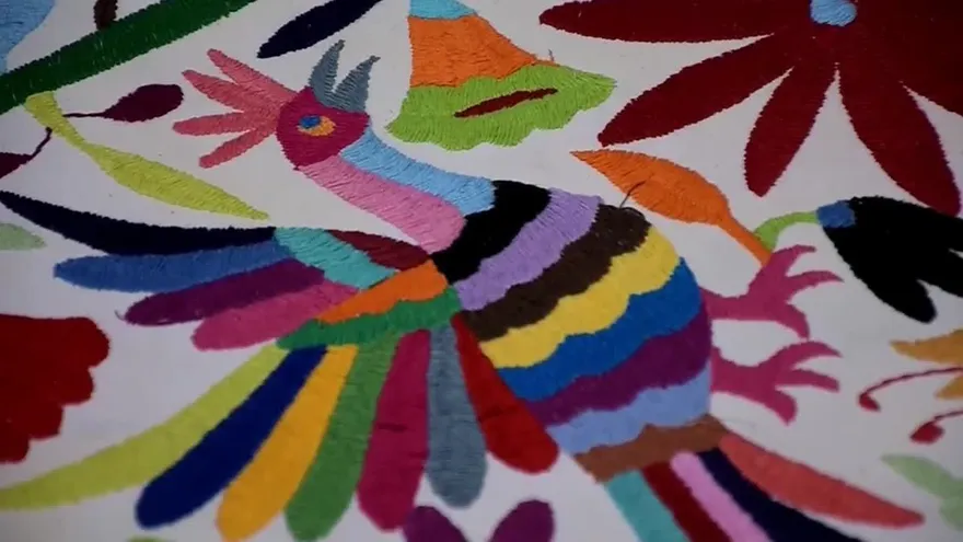 Artesanos conservan la producción de papel prehispánico en México