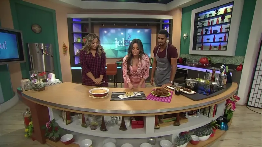 ¡Disfruta el pan de maíz y torrejitas de tuna que preparó Juan!