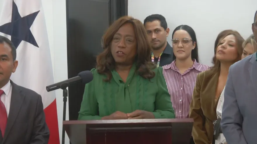 Lucy Molinar resigns as Minister of Education