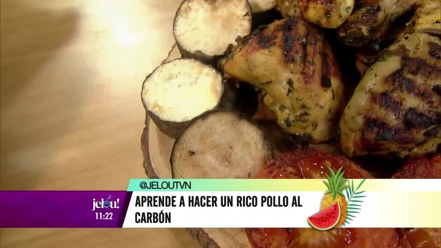 Prepara un rico pollito al carbón al estilo de Juan