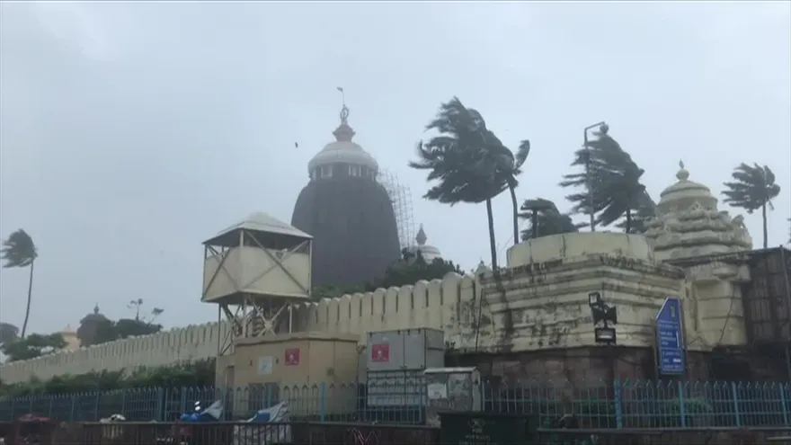 Ciclón Fani azota el este de India con vientos furiosos
