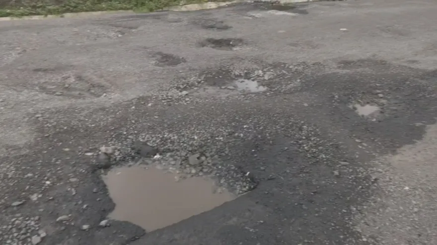 Potholes and Cracks Plague Panamanian Streets Amid Years of Neglect