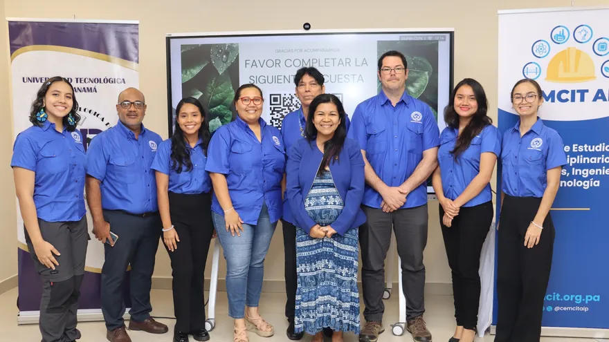 El equipo de investigación de ambos estudios científicos durante el evento de presentación de resultados de estos.