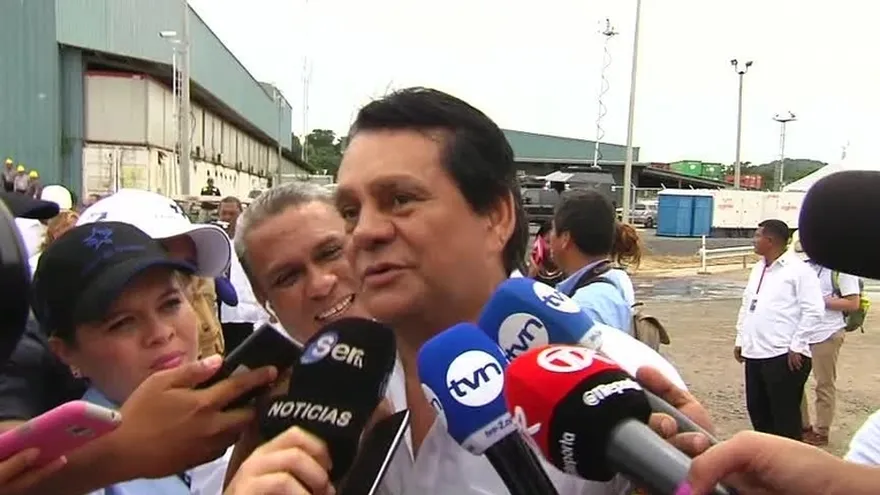 Roberto Durán estuvo presente en la ampliación