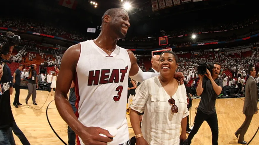 Los Heats vencen a los Raptors en un partido "complicado"