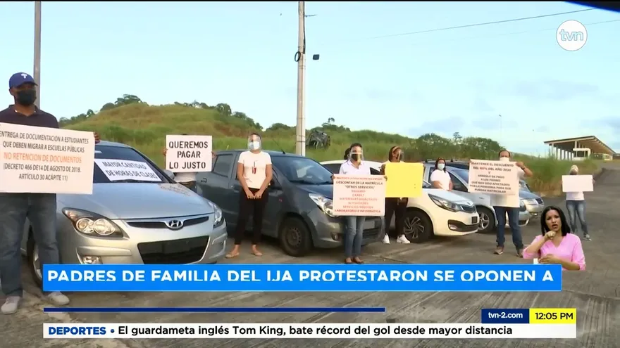Protestan los padres de familia del Instituto Justo Arosemena