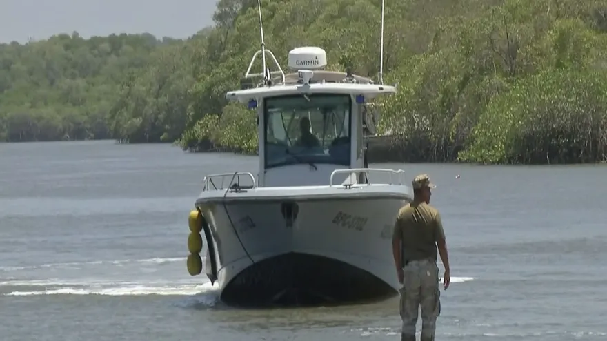 Encuentran una embarcación abandonada con presunta droga en Los Santos