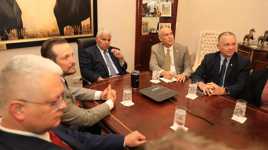 Royal Caribbean propone a Mulino construir un dique seco en Puerto Armuelles