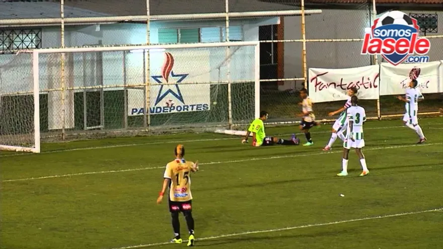 Partido intenso entre Alianza FC 0 Tauro FC 1 fecha 13 Clausura 2014 LPF