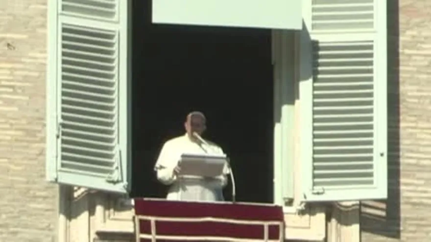 El papa oficia la misa de Año Nuevo y condena el atentado de Estambul