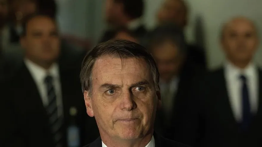 El presidente electo de Brasil, Jair Bolsonaro, ofrece una rueda de prensa tras reunirse con la fiscal general de Brasil, Raquel Dodge, en Brasilia (Brasil).