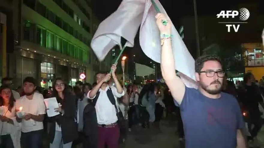 Miles de personas marchan en Colombia a favor de la paz