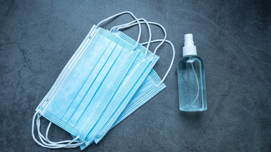 Según datos del Minsa, el 86% de las personas fallecidas no estaba vacunada, mientras que el 90% tenía alguna comorbilidad, lo que confirma que los adultos mayores y los pacientes crónicos continúan siendo los más vulnerables.