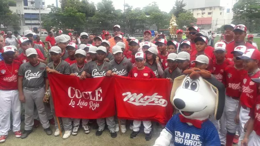 Coclé y Panamá Metro A levantaron juntos el trofeo del Nacional Sub-12