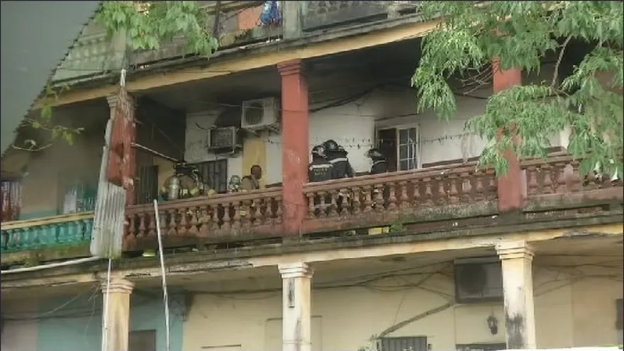 Incendio en calle 8 Colón