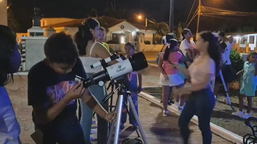 Observación planetaria reúne a decenas de niños y jóvenes en Coclé