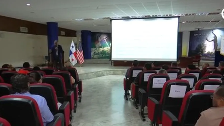 Promueven industria de semiconductores entre estudiantes de la Universidad de Panamá