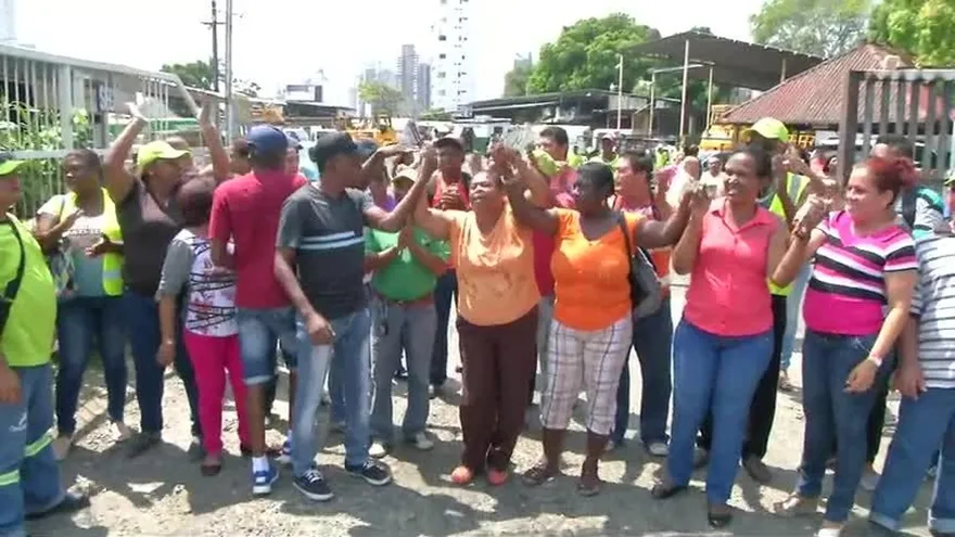 Gobierno intenta poner fin a paro en la AAUD