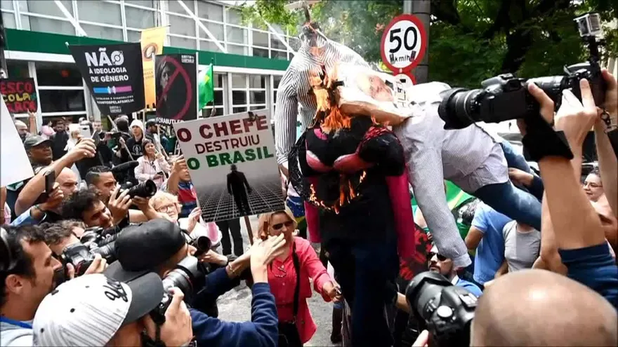 Protestas en Brasil a favor y en contra de filósofa Butler