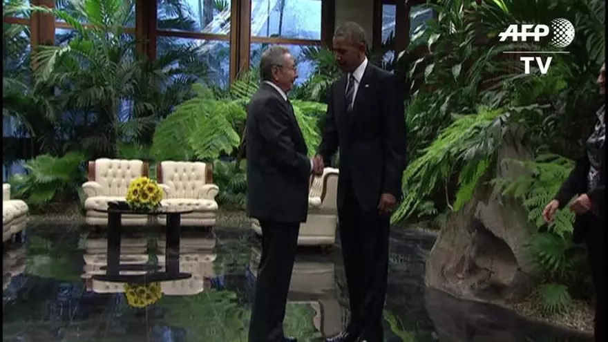 Obama y Castro se encuentran en el Palacio de la Revolución