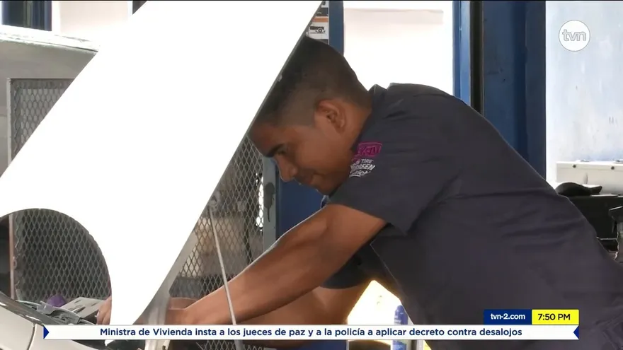 Entre contratos suspendidos 45% ha sido a mujeres y 55% a hombres