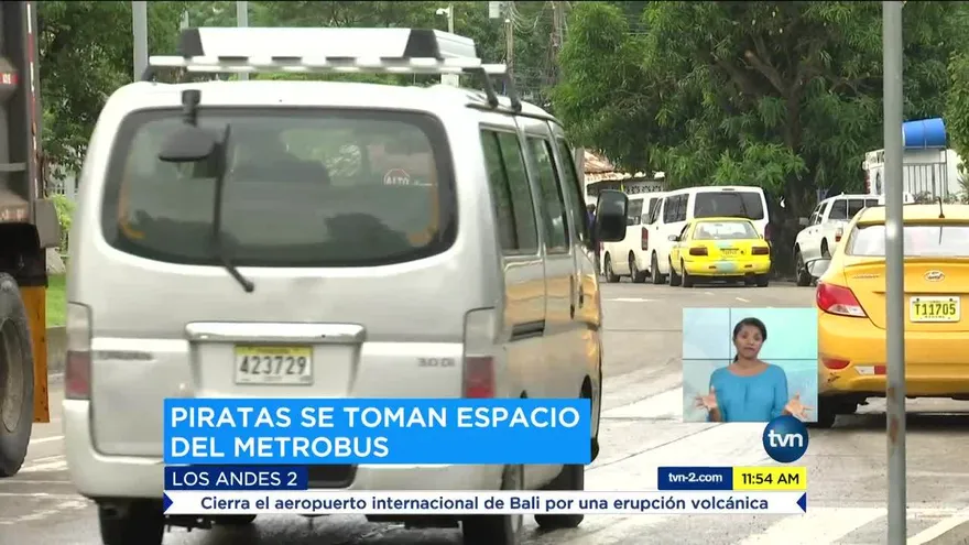 Quejas por operación de piquera de buses piratas