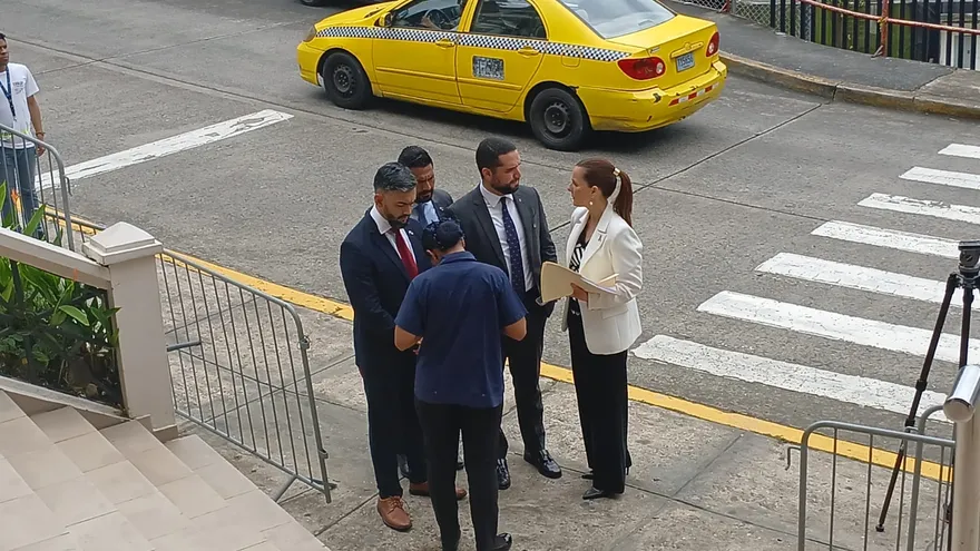 Diputados de Vamos demandan resolución que permite al contralor secuestrar bienes.