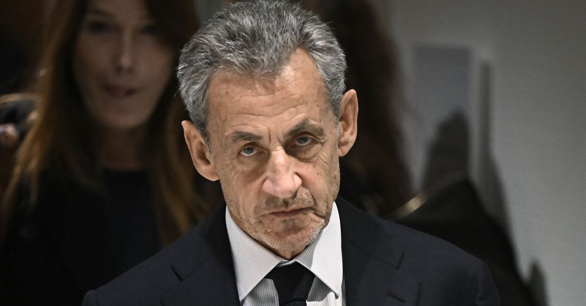 Expresidente francés Sarkozy se libra de usar de nuevo una tobillera electrónica
