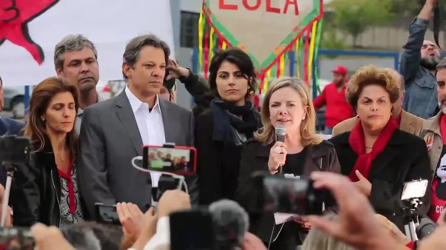 Haddad reemplaza a Lula como candidato presidencial en Brasil