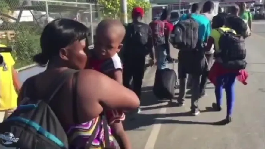 Más de 350 inmigrantes llegan a Paso Canoas