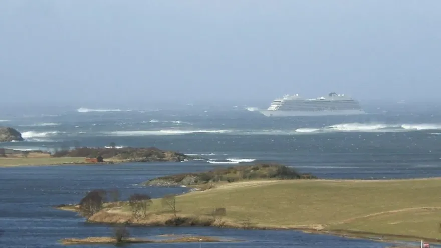 Evacúan crucero en costas noruegas por avería de motor
