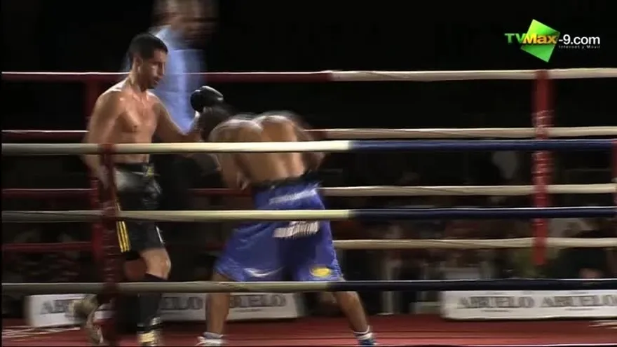 Osama Hadifi gana por nocaut a Davier Guardo