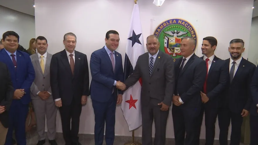 Diputados son juramentados como miembros del IPAC